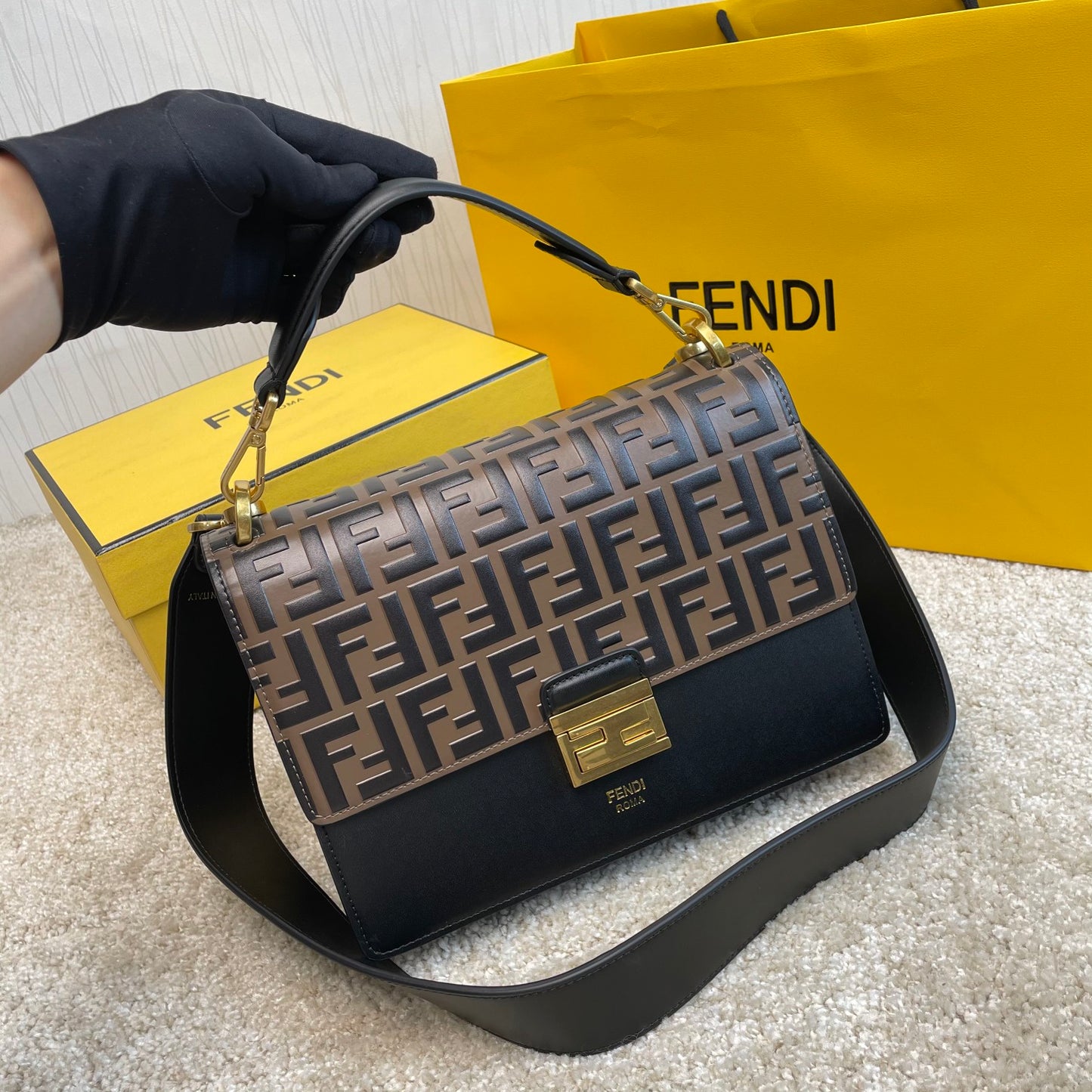 Fendi Tasche Kan U Shoulder Bag