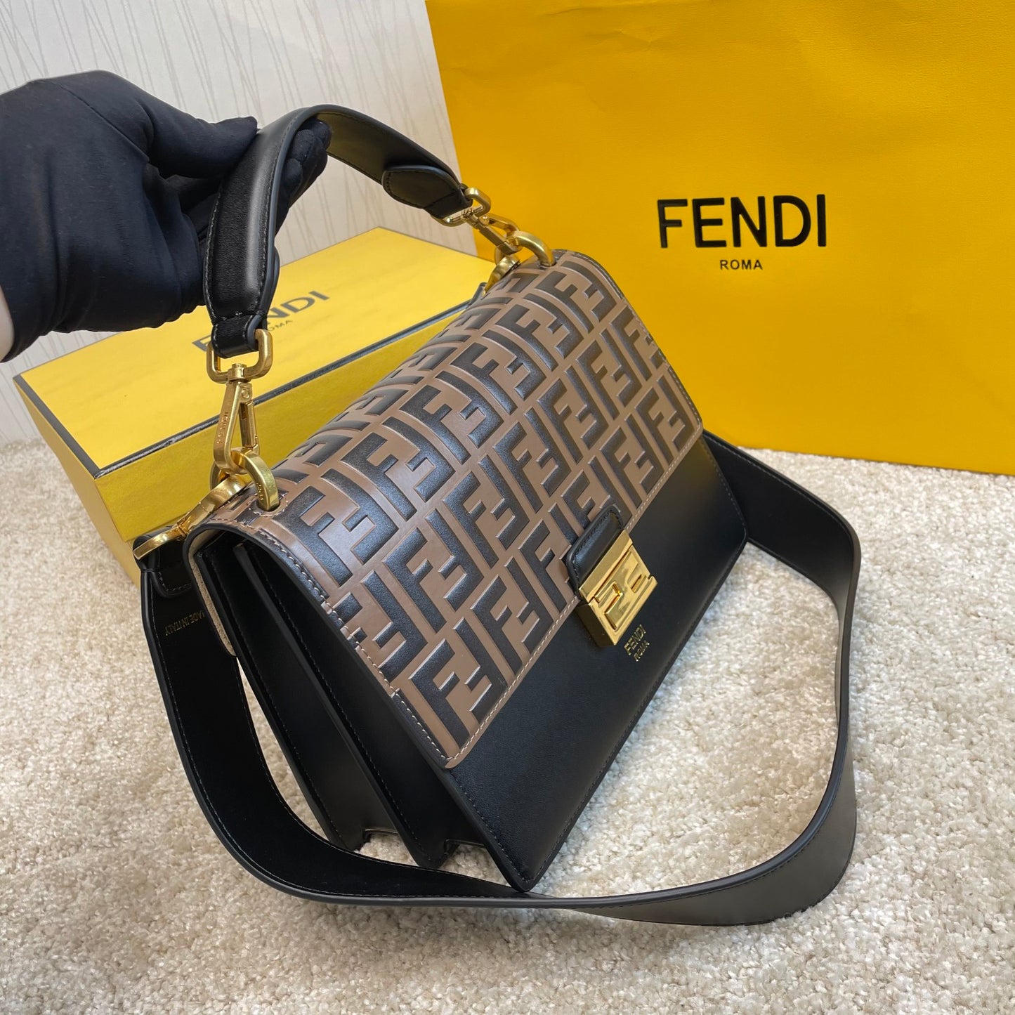 Fendi Tasche Kan U Shoulder Bag