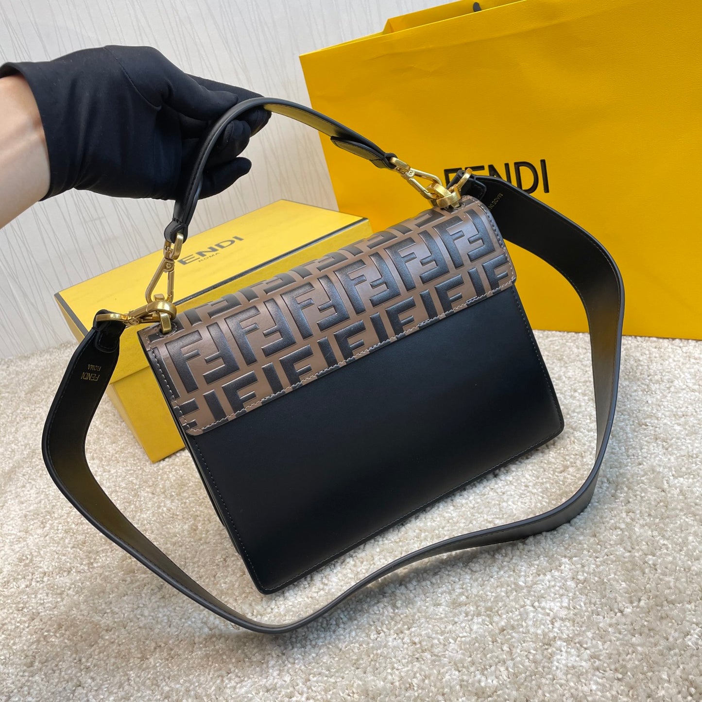 Fendi Tasche Kan U Shoulder Bag