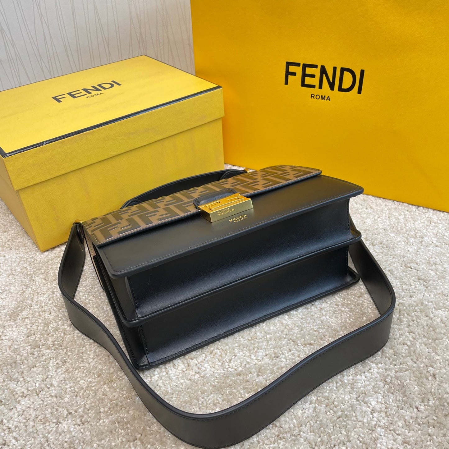 Fendi Tasche Kan U Shoulder Bag