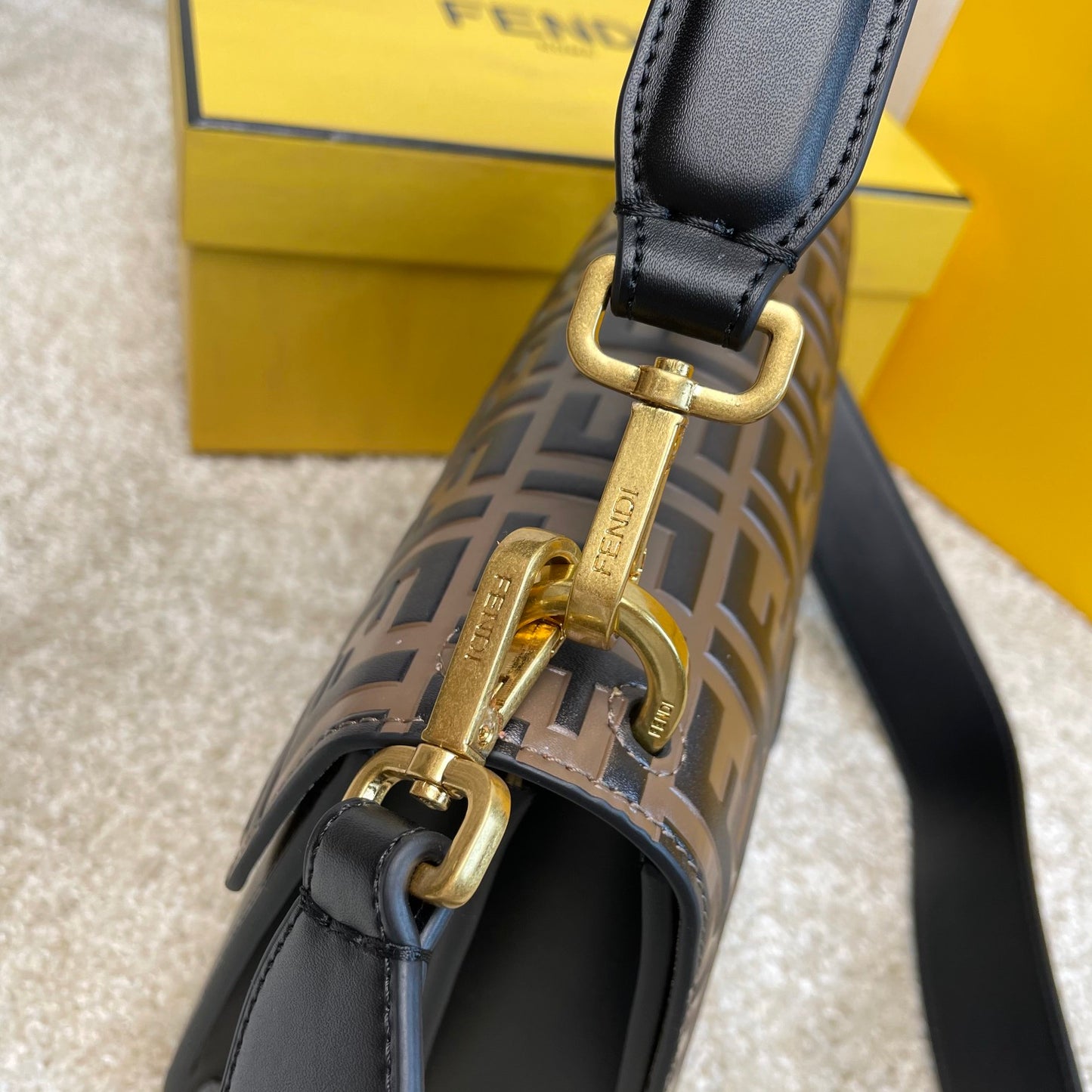 Fendi Tasche Kan U Shoulder Bag