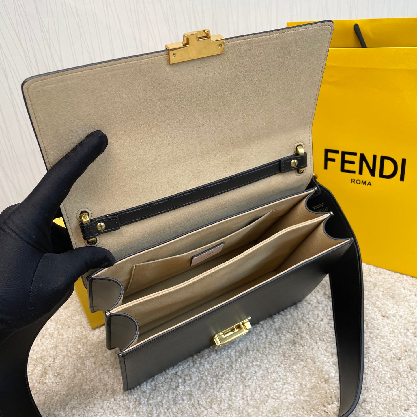 Fendi Tasche Kan U Shoulder Bag