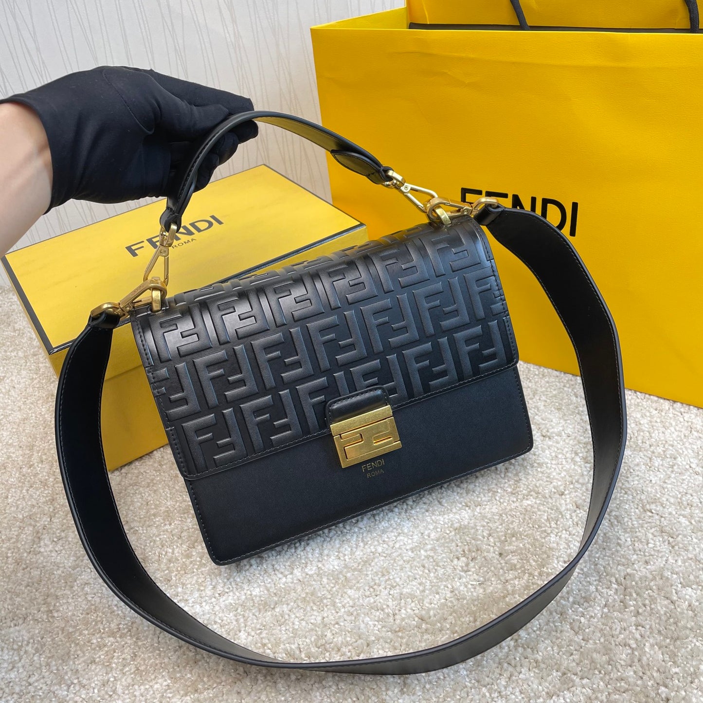 Fendi Tasche Kan U Shoulder Bag