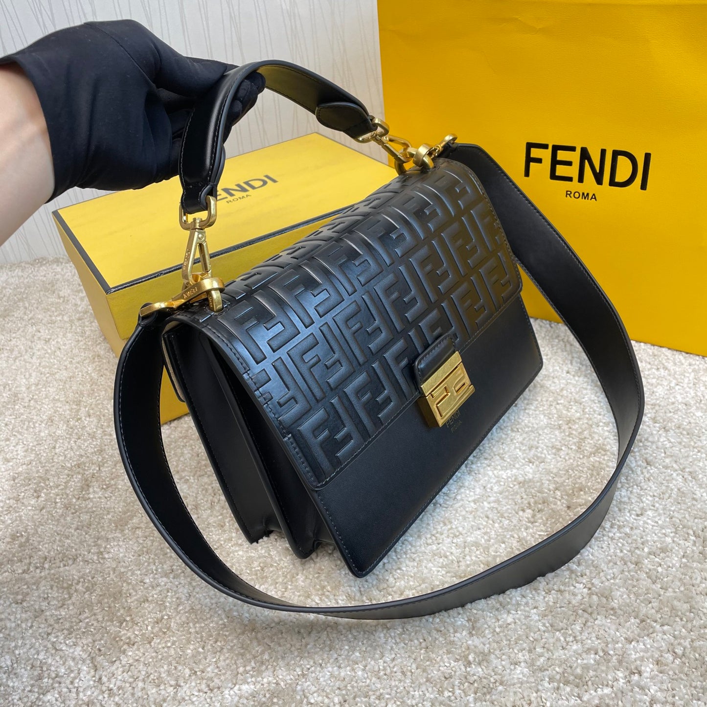 Fendi Tasche Kan U Shoulder Bag