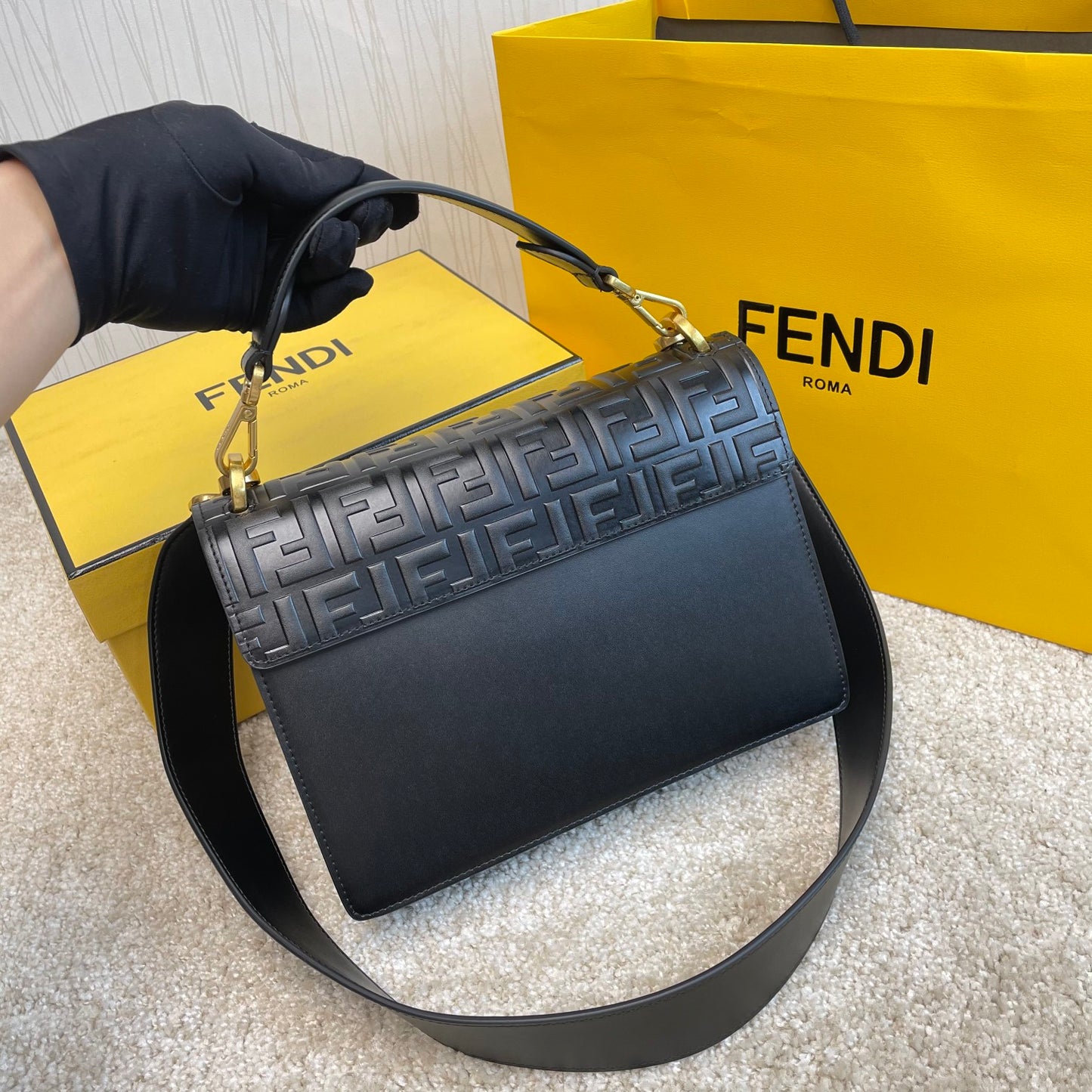 Fendi Tasche Kan U Shoulder Bag