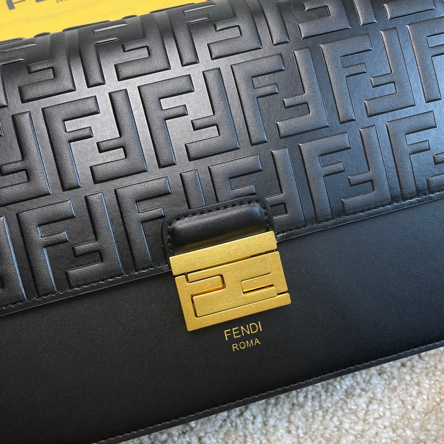 Fendi Tasche Kan U Shoulder Bag