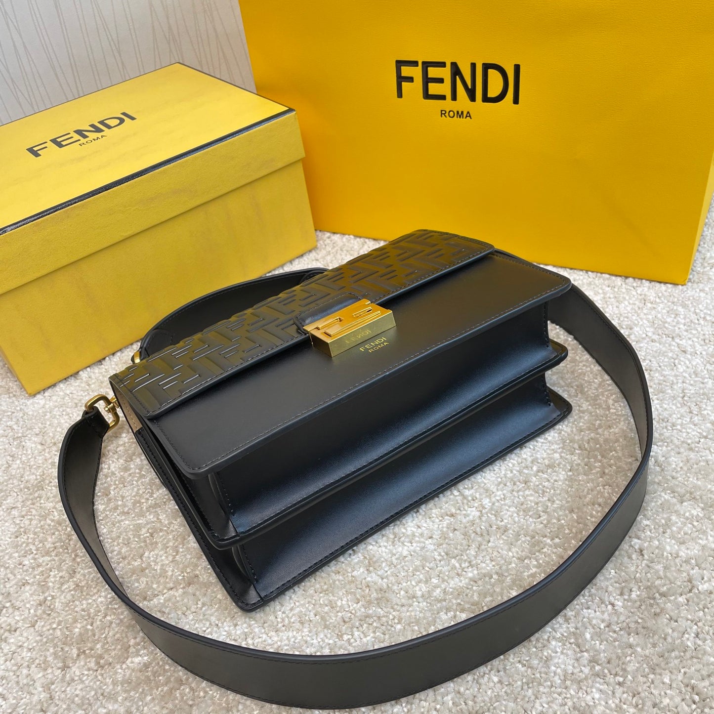 Fendi Tasche Kan U Shoulder Bag
