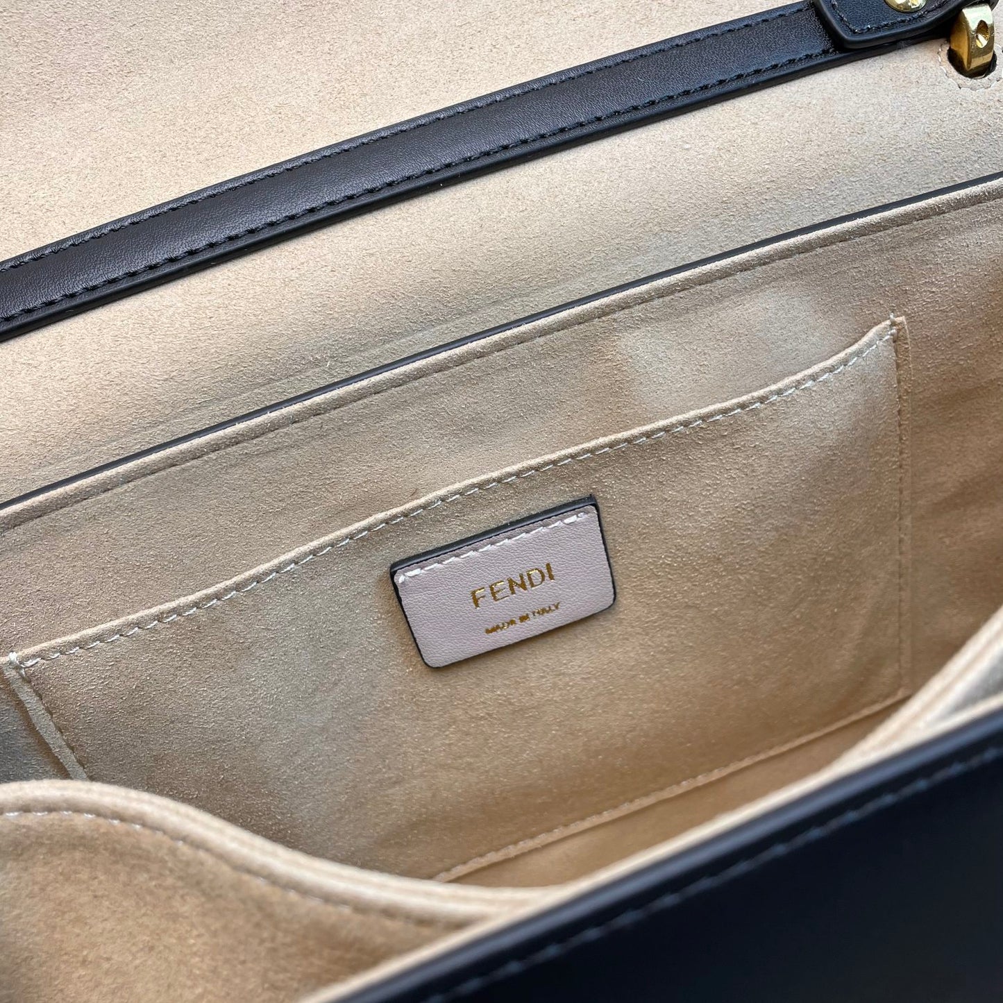 Fendi Tasche Kan U Shoulder Bag