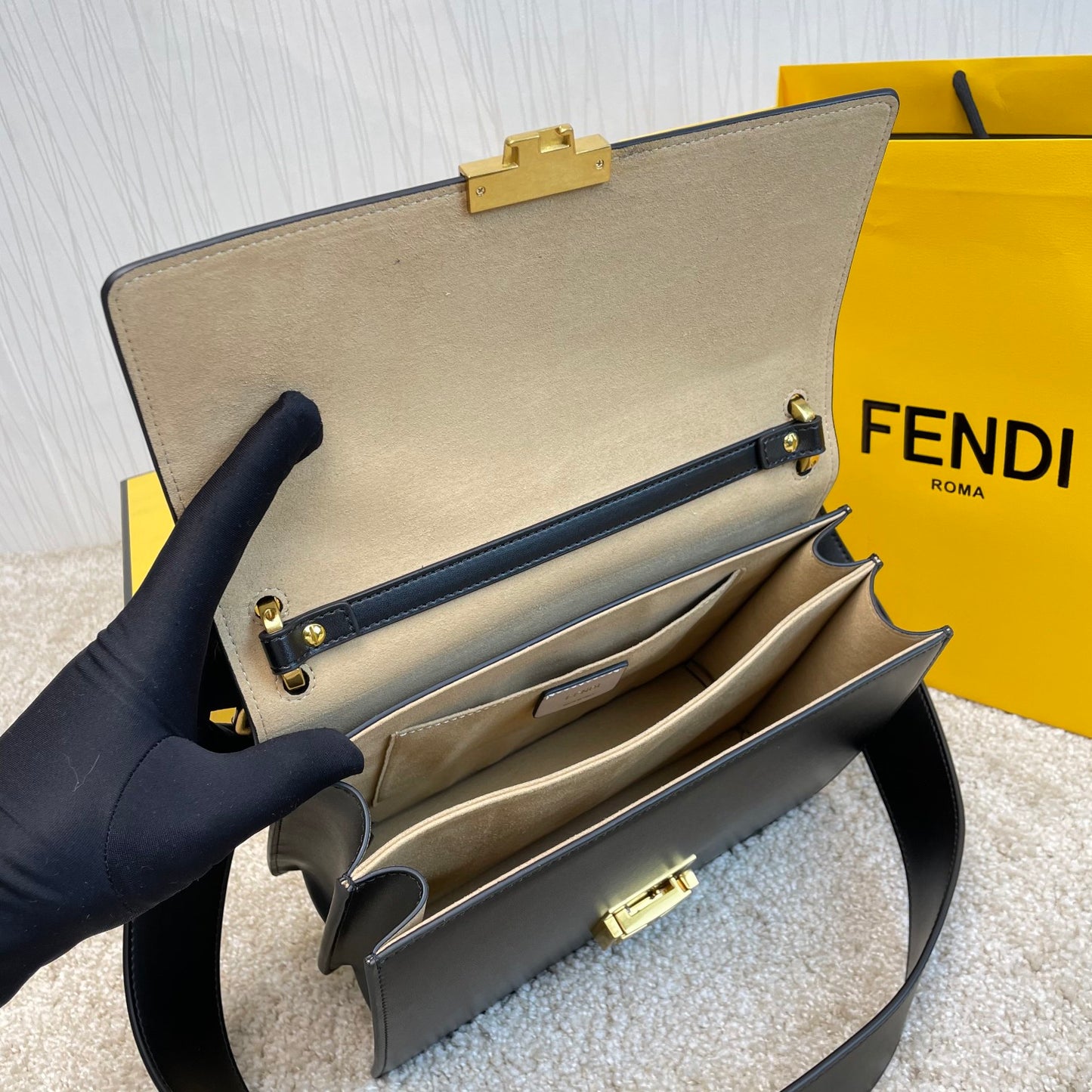 Fendi Tasche Kan U Shoulder Bag
