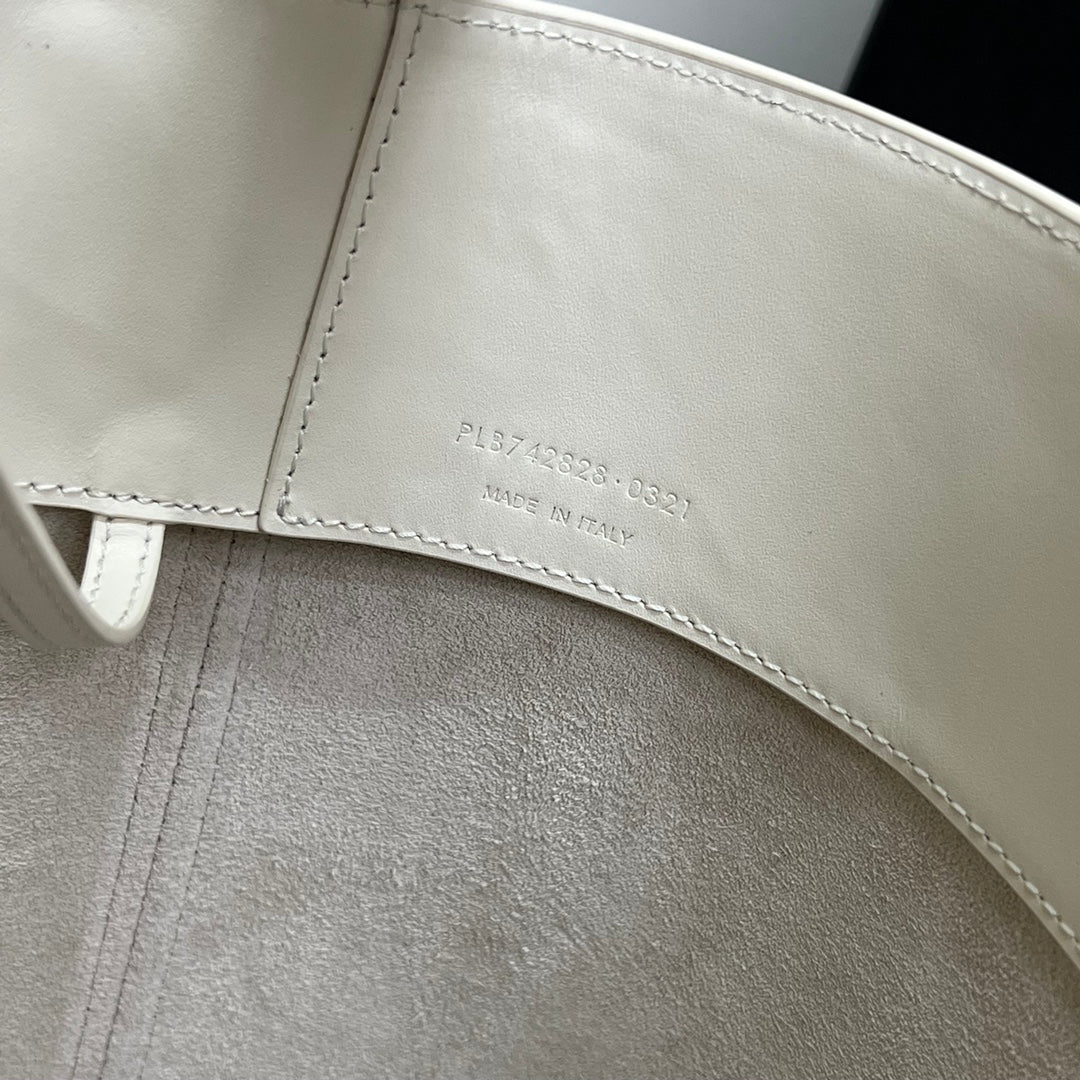 Ysl Saint Laurent LE 37 Bucket Bag