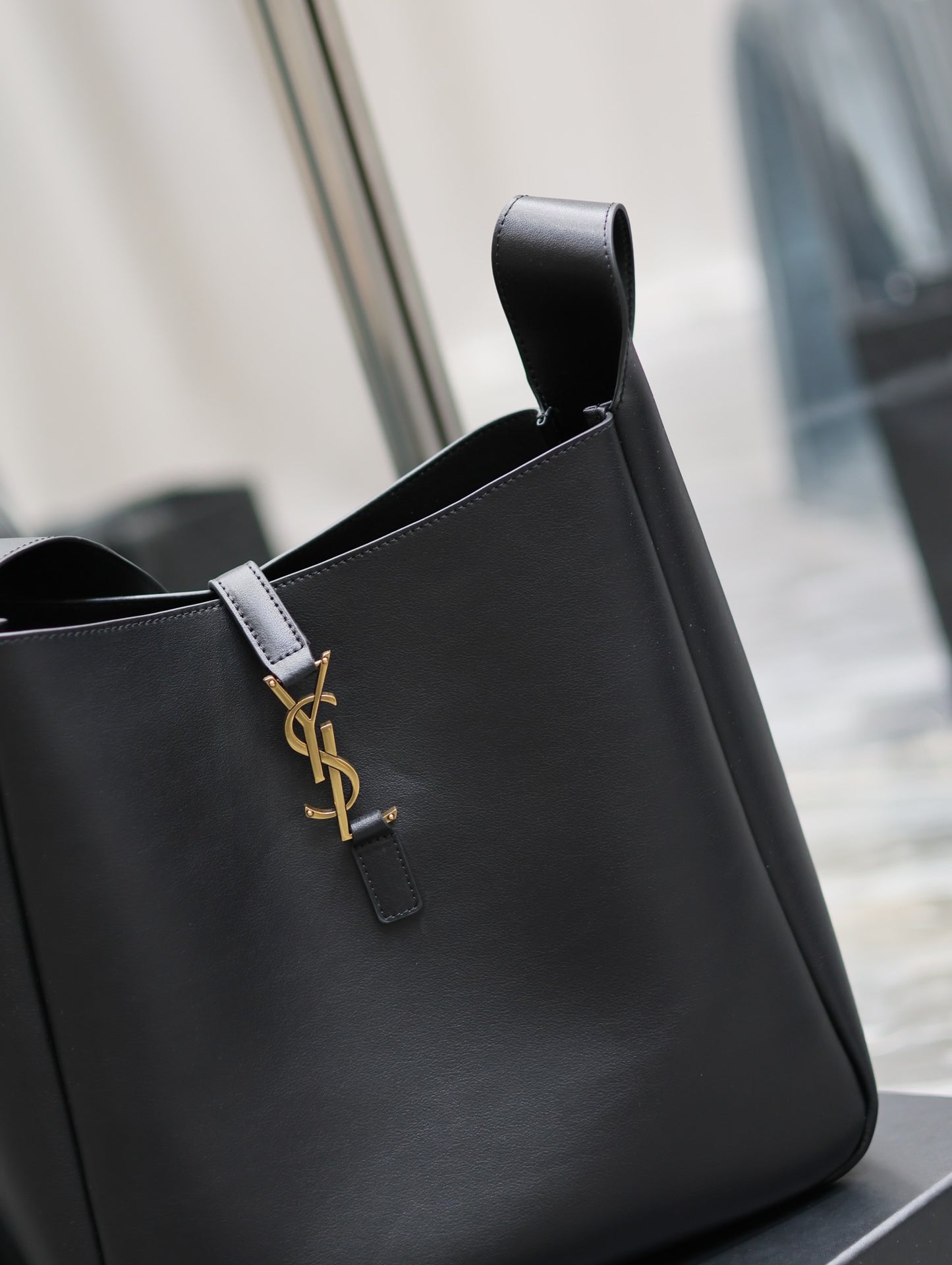Ysl Saint Laurent LE 5A7 Hobo Bag Vintage Black Leather