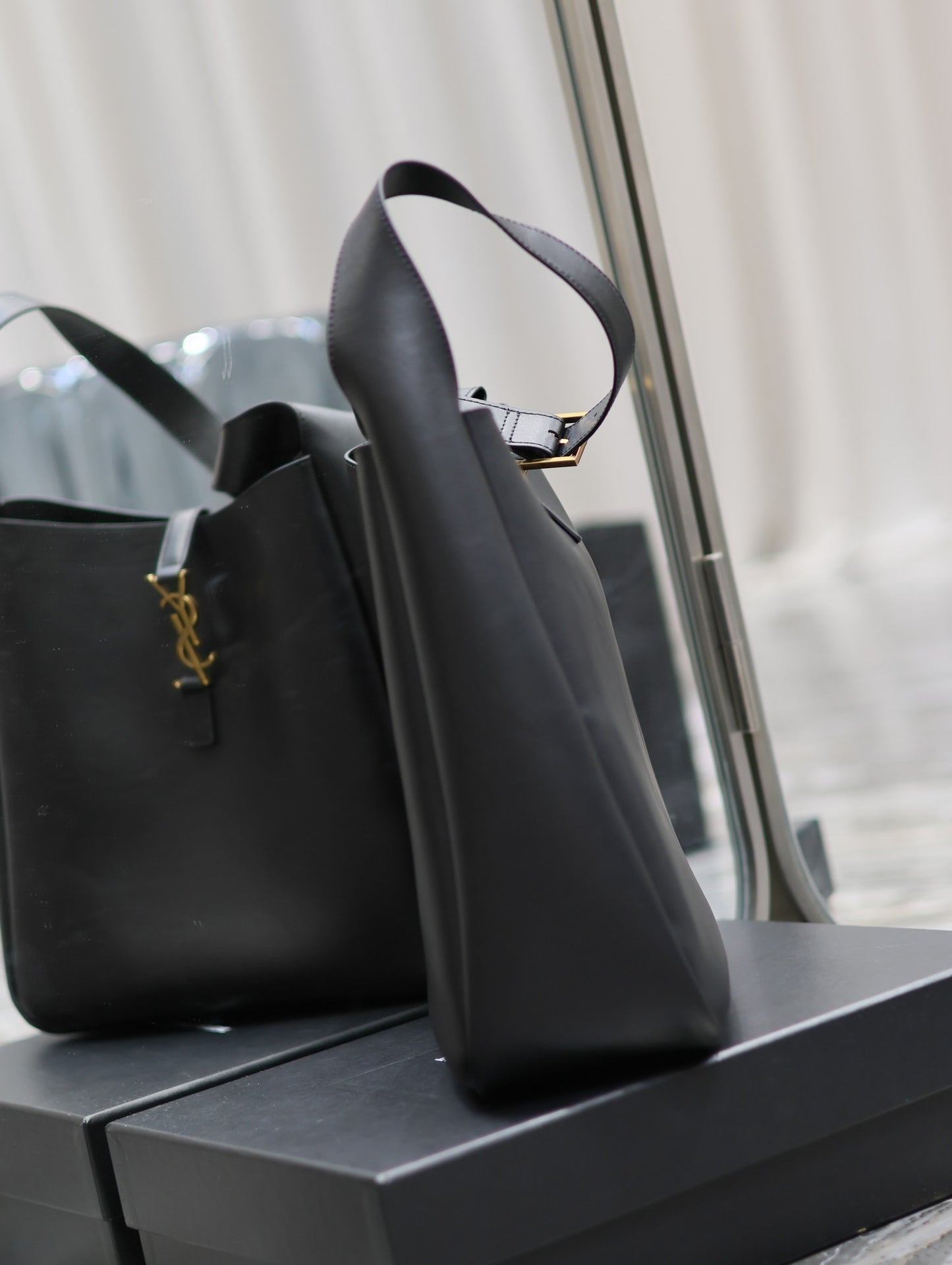 Ysl Saint Laurent LE 5A7 Hobo Bag Vintage Black Leather