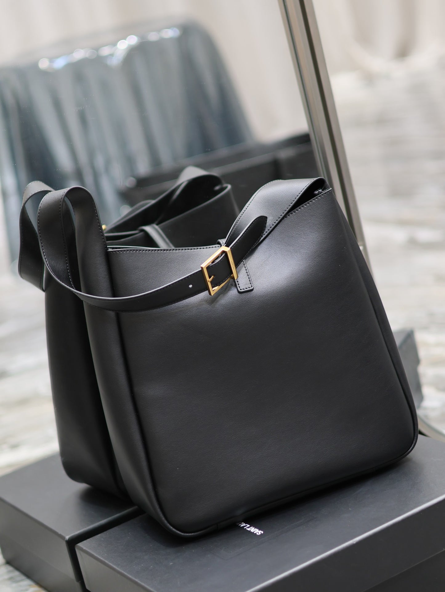 Ysl Saint Laurent LE 5A7 Hobo Bag Vintage Black Leather