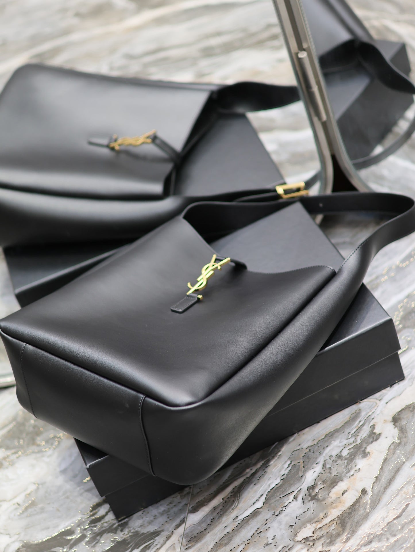 Ysl Saint Laurent LE 5A7 Hobo Bag Vintage Black Leather