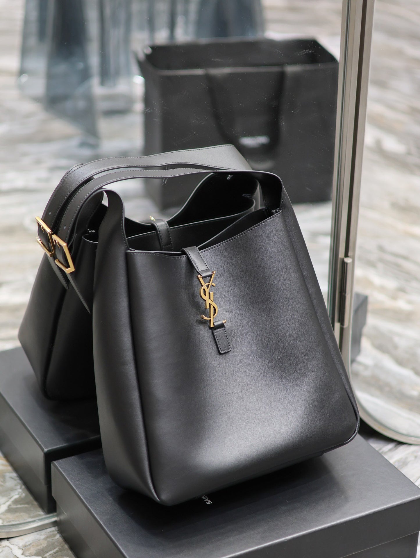 Ysl Saint Laurent LE 5A7 Hobo Bag Vintage Black Leather