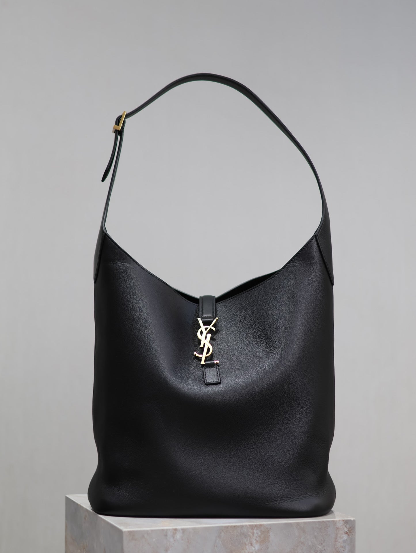 Ysl Saint Laurent LE 5A7 Hobo Bag Vintage Black Leather