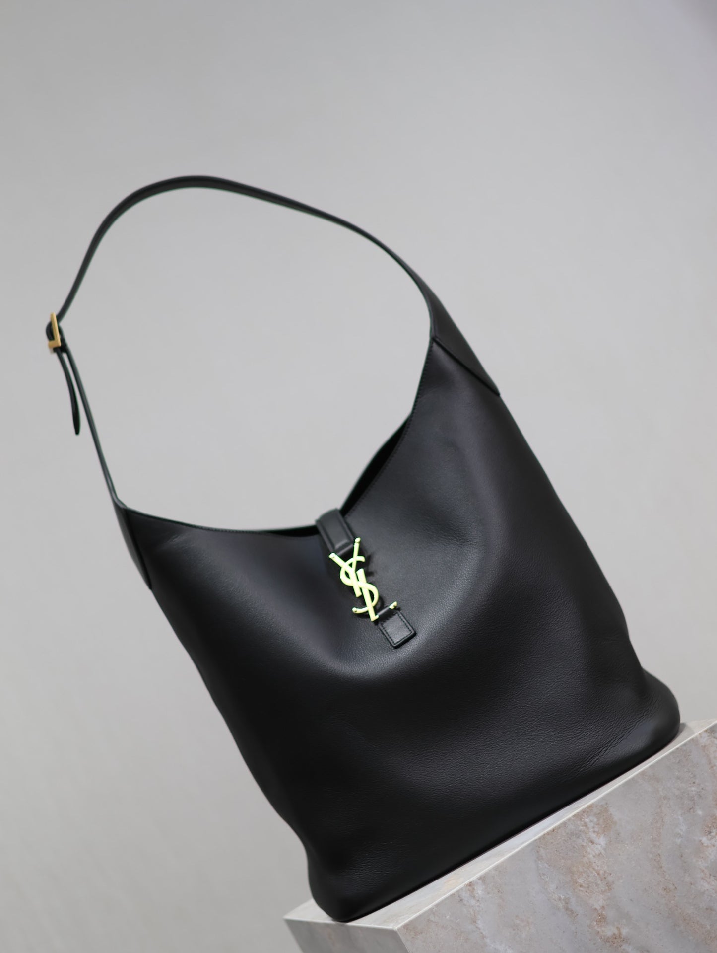 Ysl Saint Laurent LE 5A7 Hobo Bag Vintage Black Leather