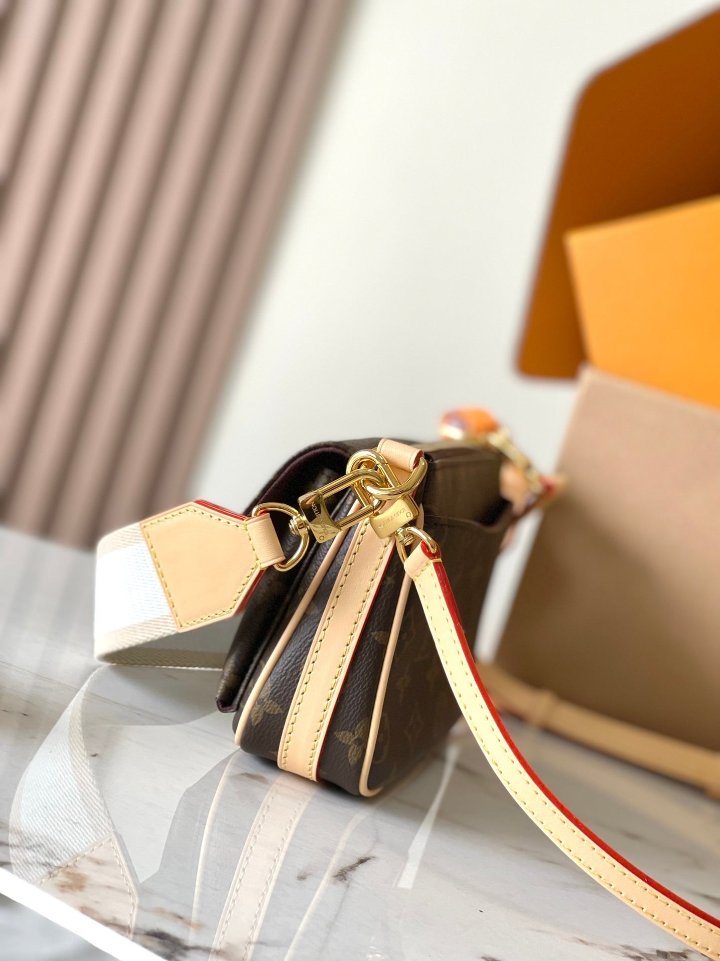Lv Louis Vuitton Vivacité Monogram Canvas