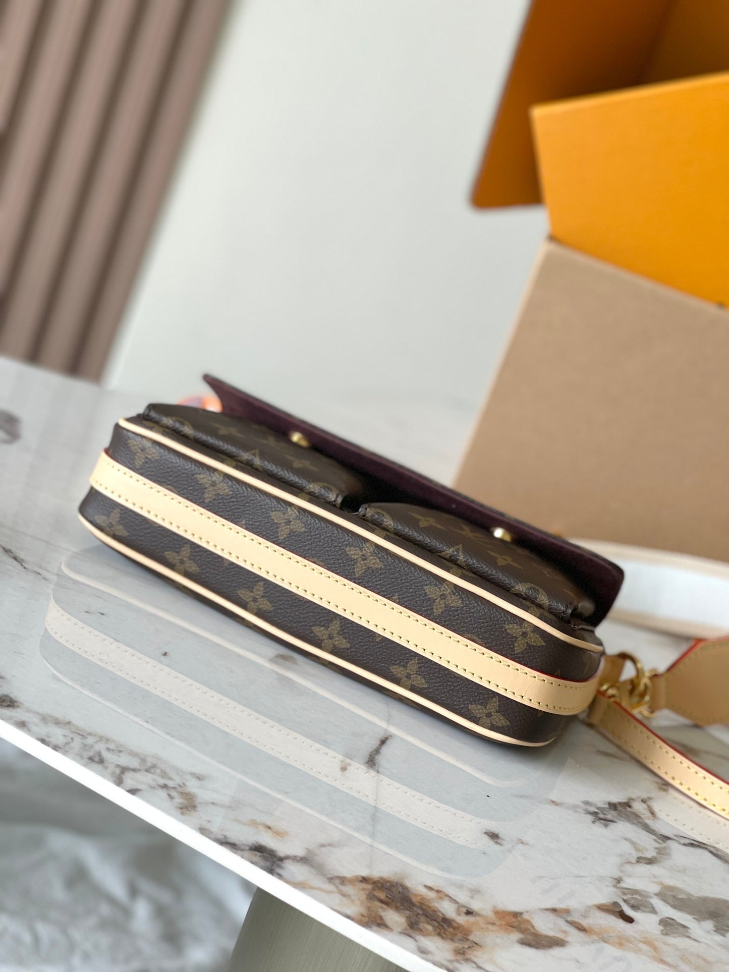 Lv Louis Vuitton Vivacité Monogram Canvas