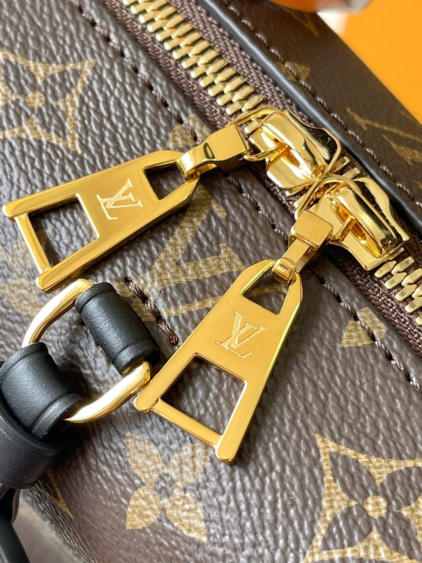 Lv Louis Vuitton Petite Malle Soufflé in Monogram Canvas
