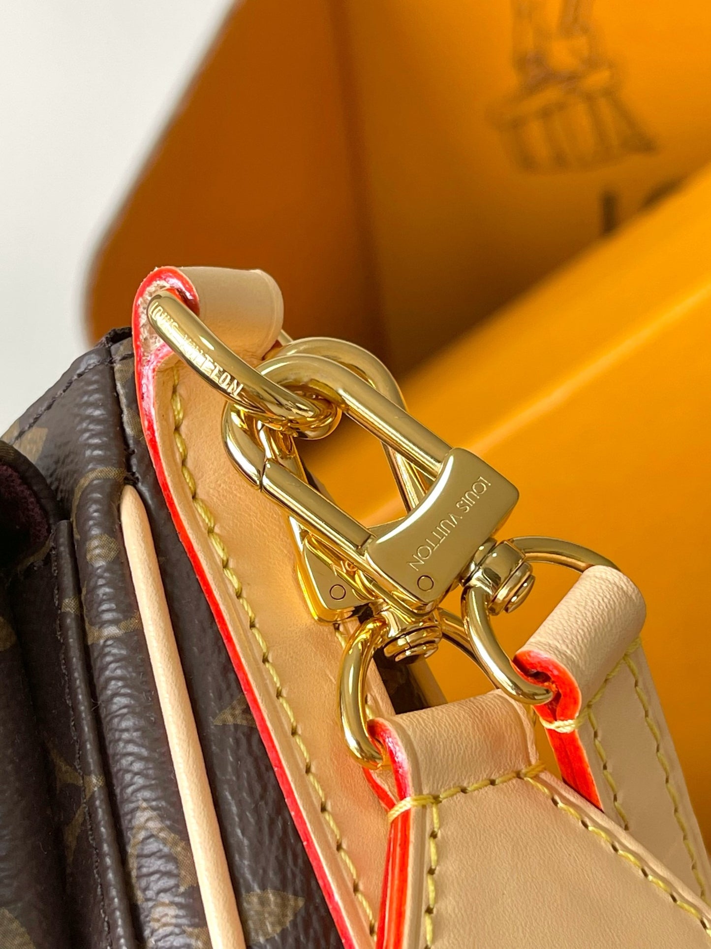 Lv Louis Vuitton Vivacité Monogram Canvas