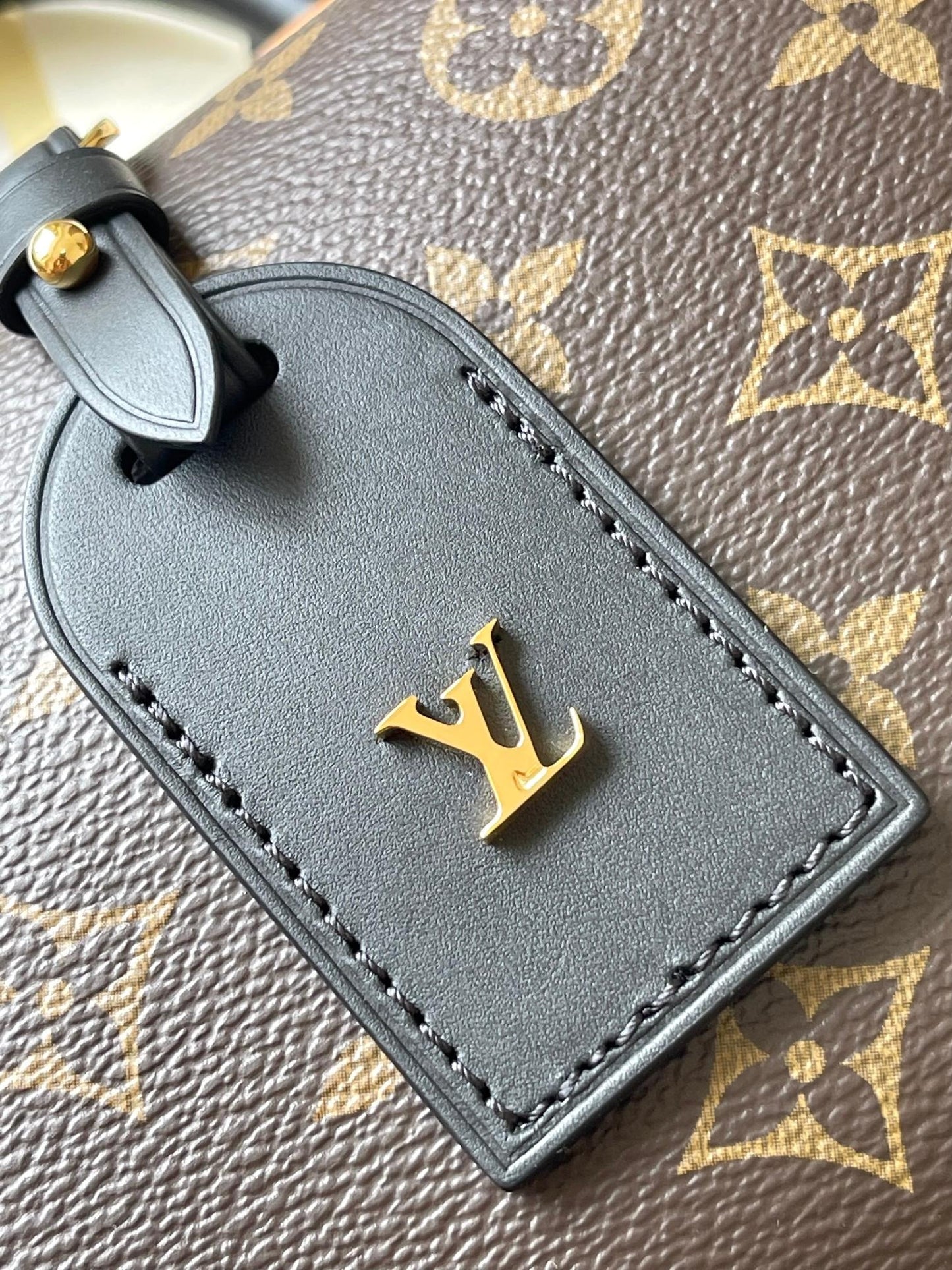 Lv Louis Vuitton Petite Malle Soufflé in Monogram Canvas