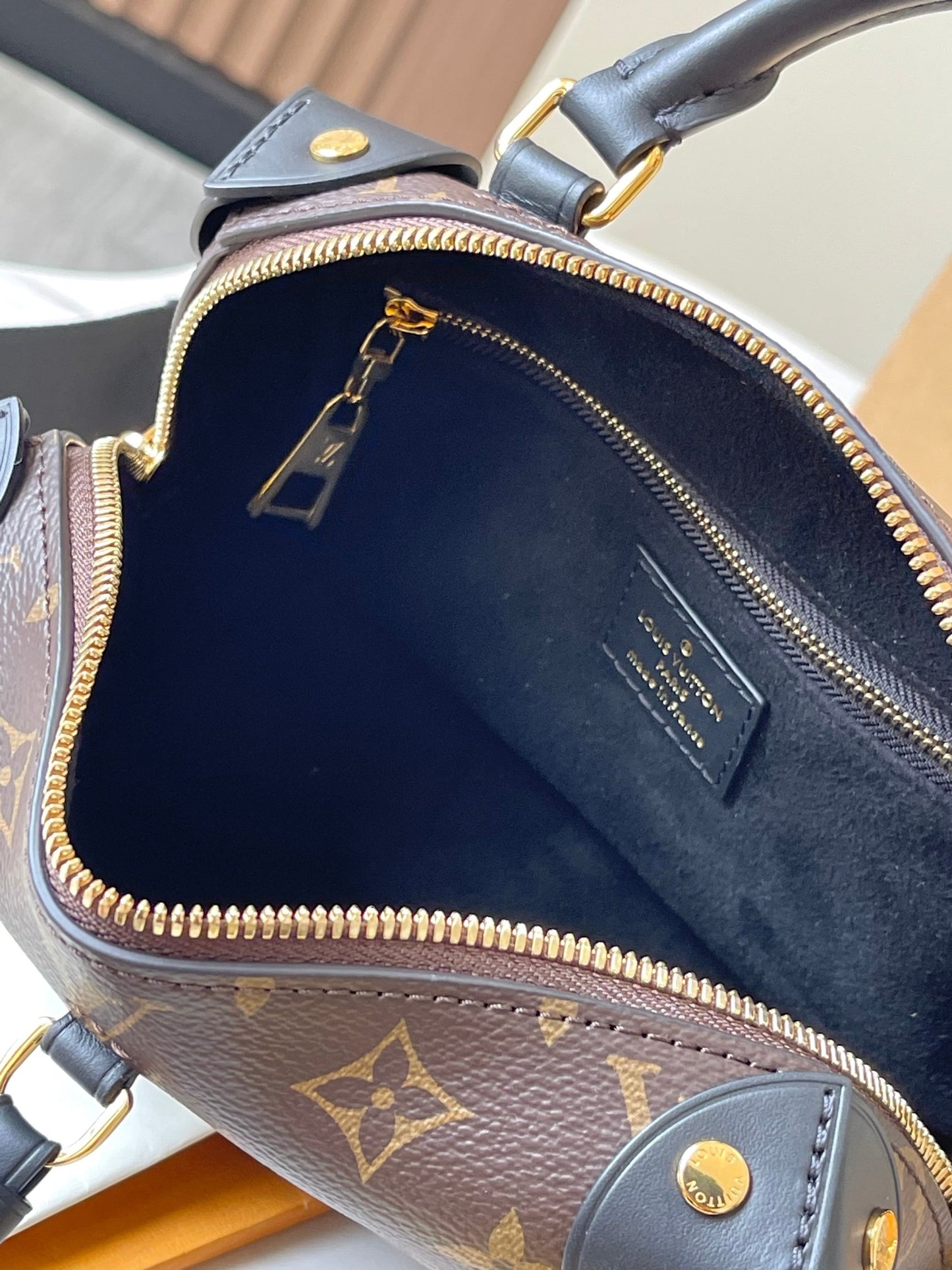 Lv Louis Vuitton Petite Malle Soufflé in Monogram Canvas
