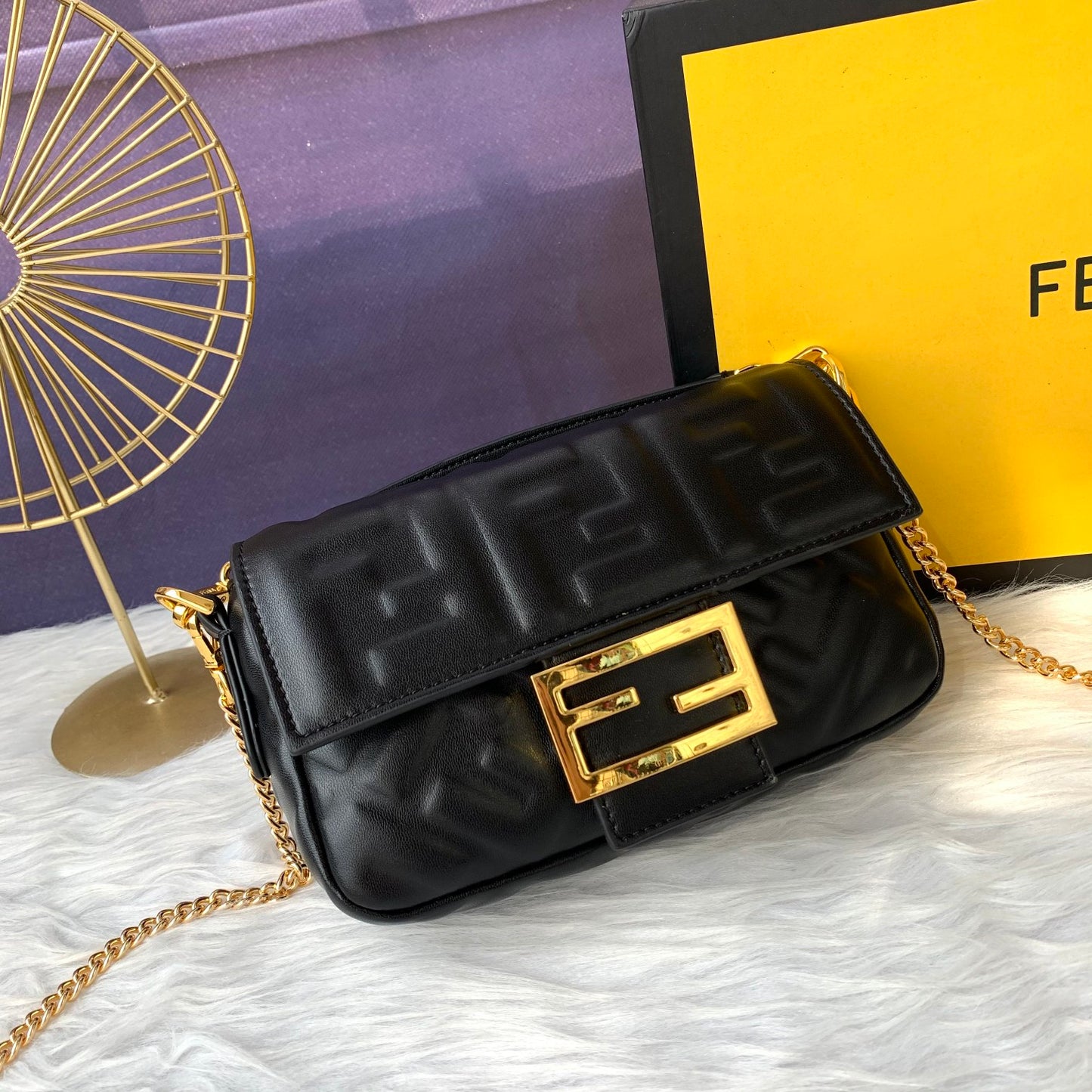 Fendi Baguette Mini Leather Crossbody Bag 19cm