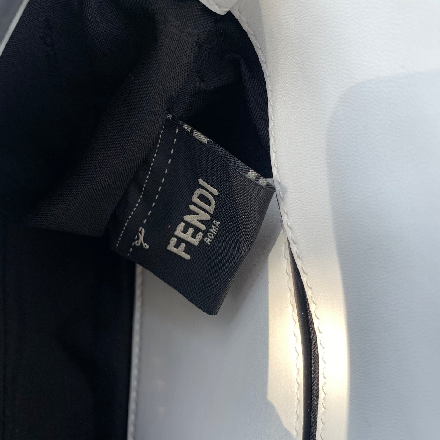 Fendi Baguette Mini Leather Crossbody Bag 19cm
